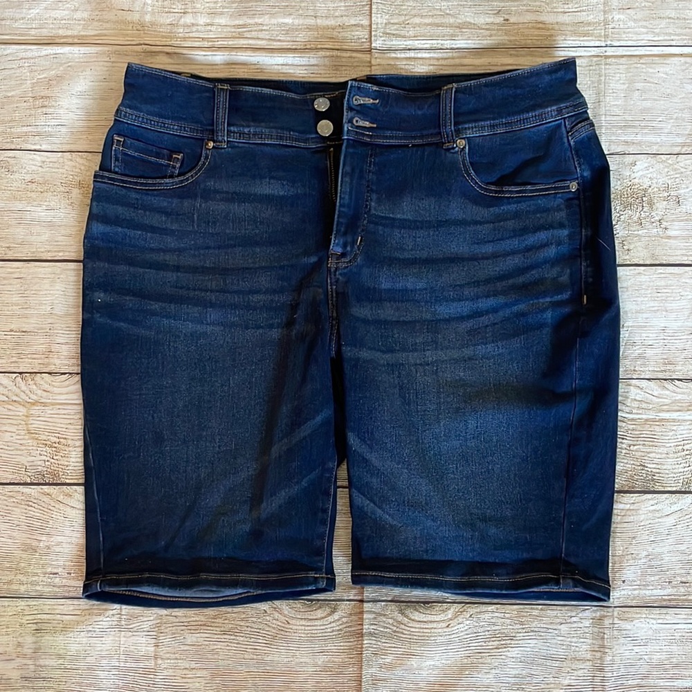 Lane Bryant High Rise Bermuda Sz 16